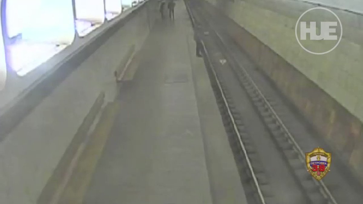 метро с рельс поезд