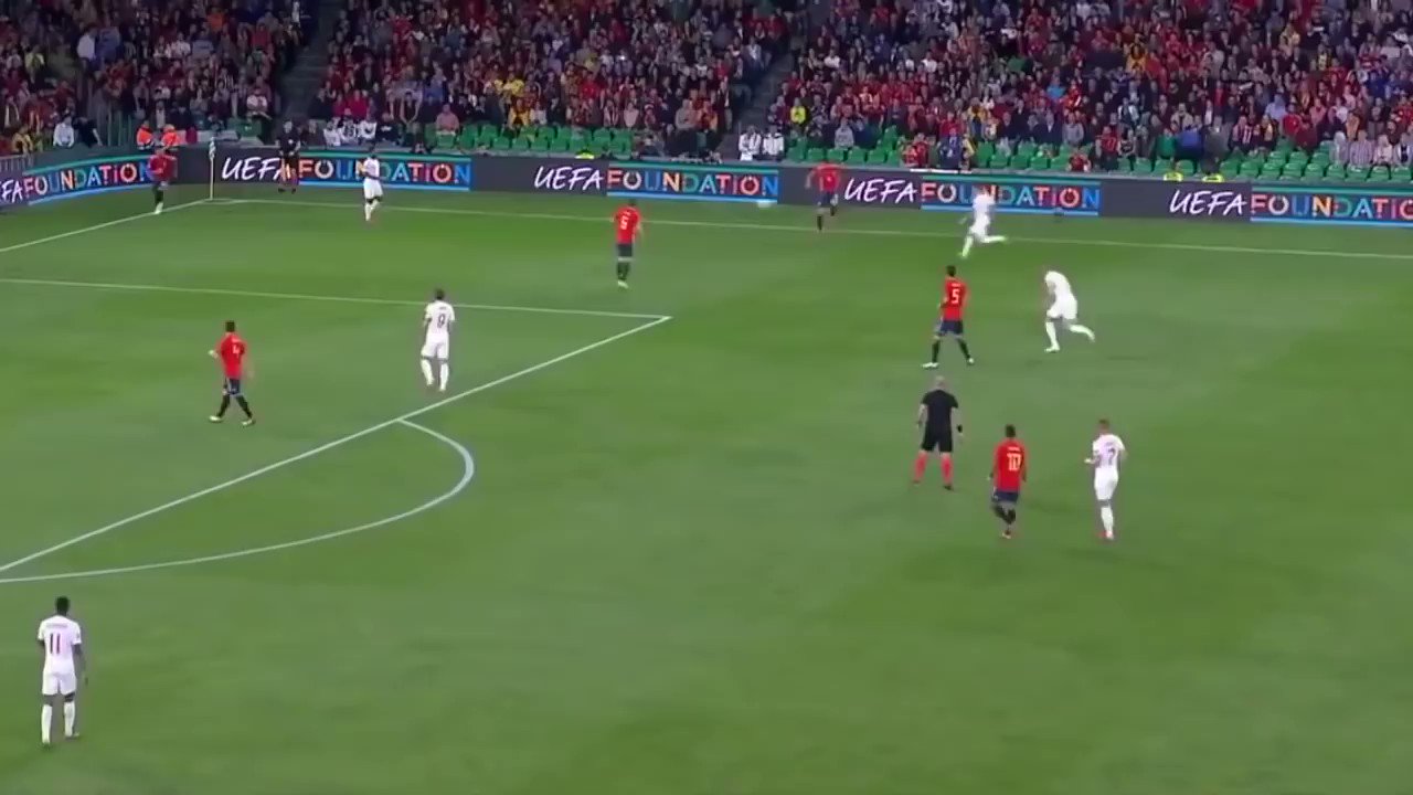 Could watch this tackle on repeat all day.

Happy birthday Eric Dier. 