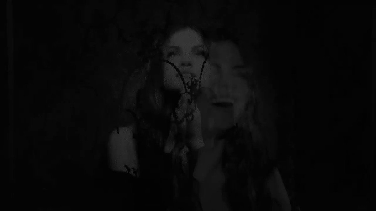 Learn more about the video for ‘Lose You To Love Me’ with my first ever Pop Up Video! 💥http://www.youtube.com/watch?v=b8kRrZ6PTU8 …