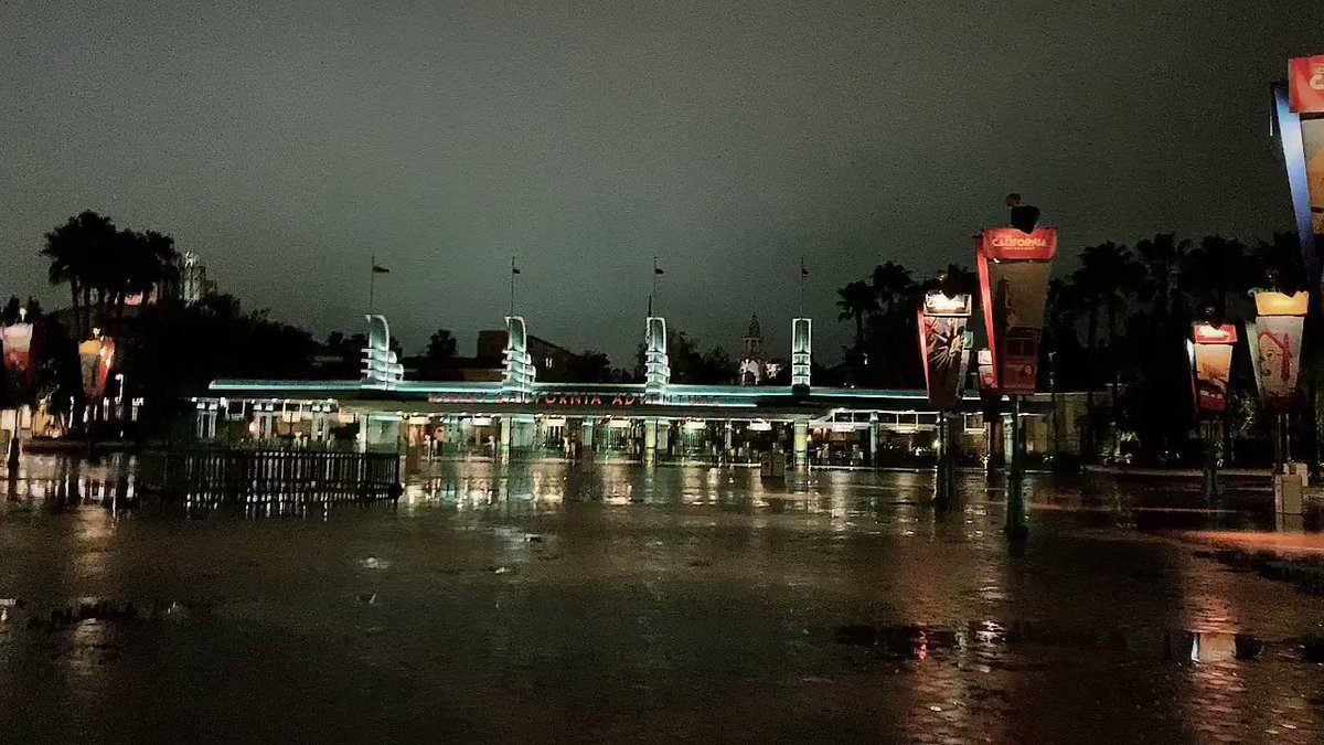 Me when I realize there are still 5 hours until park opening #RiseOfTheResistance Yes they really just played this bizarre astromech droid audio for like two minutes, and then went back to the usual music loop 💀💀😂 – at Esplanade & Ticket Booths