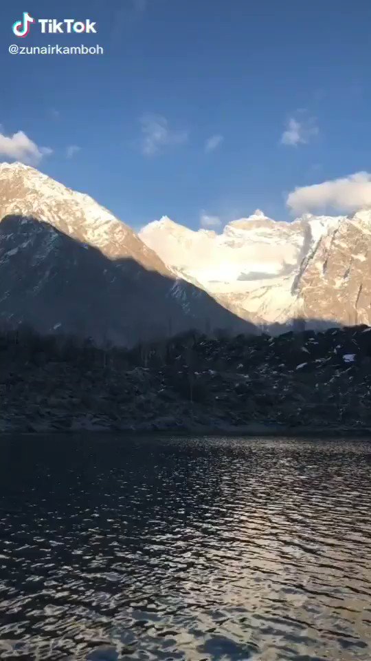 Upper kachur lake which is situated in #skardu surrounded by mighty Himalayan and karakuram range.
#TwitterStayFair