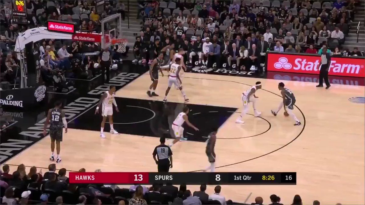 Dejounte Murray just turned Trae Young's ankles to JELLY 😳