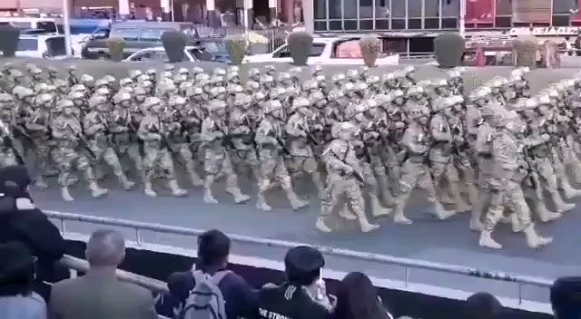 Demostración del poder de la "democracia blanca", la que aplasta la wiphala y reprime a los pueblos ORIGINARIOS. #BoliviaResiste