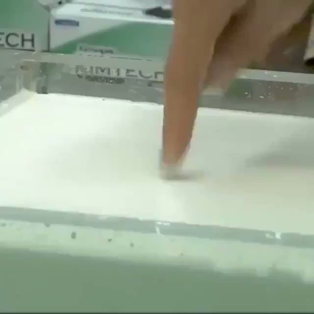 固い液体？液体なのに殴ると痛いwww