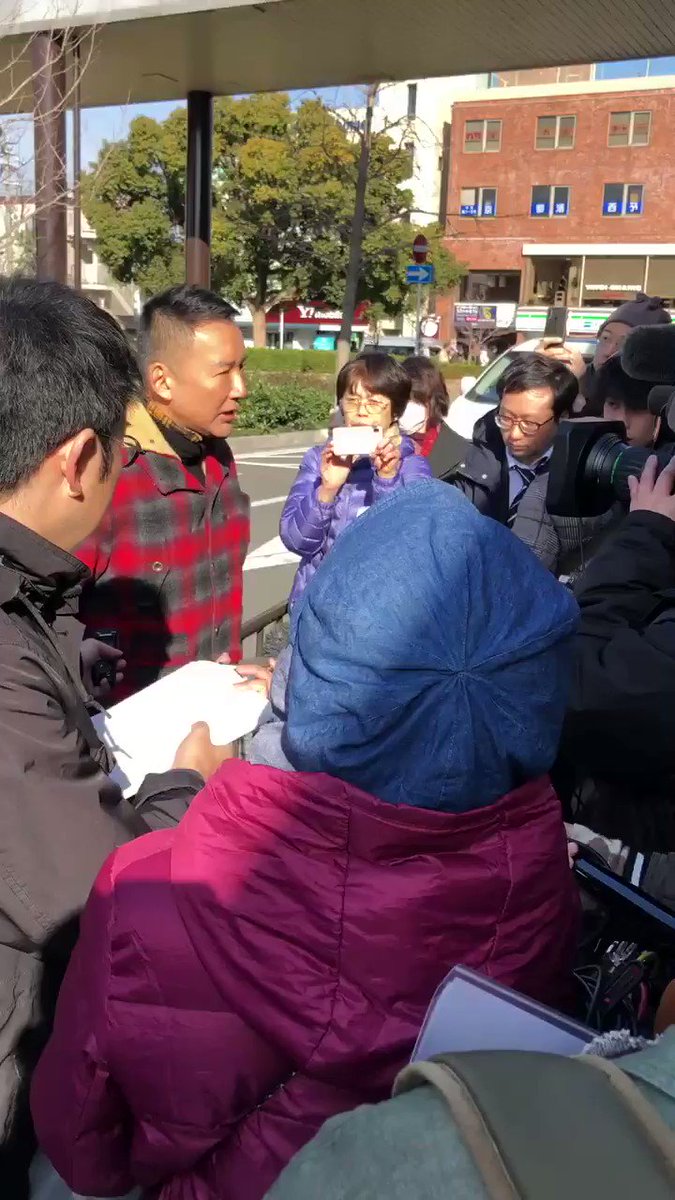 ちゃんと
相手の目を見て話す
自信と思いやりがあるから
話すべき事
普段からちゃんと頭に入れて
しっかり準備されてるから
カンペいらない
