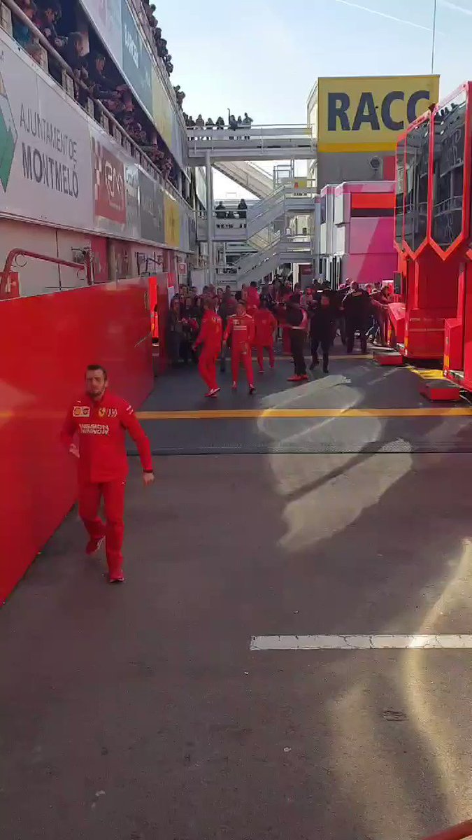 ☝️ month to go till the first day of the first pre-season testing in Barcelona! 🏎🏁
🎥 Seb in the @Circuitcat_eng paddock during testing, last year 😄
#Vettel #Seb5 #F1