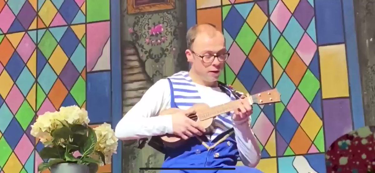Goodbye Buttons.
Here’s my song I wrote about how I deal with being alone.
I’m playing a guitar. I’m just massive.