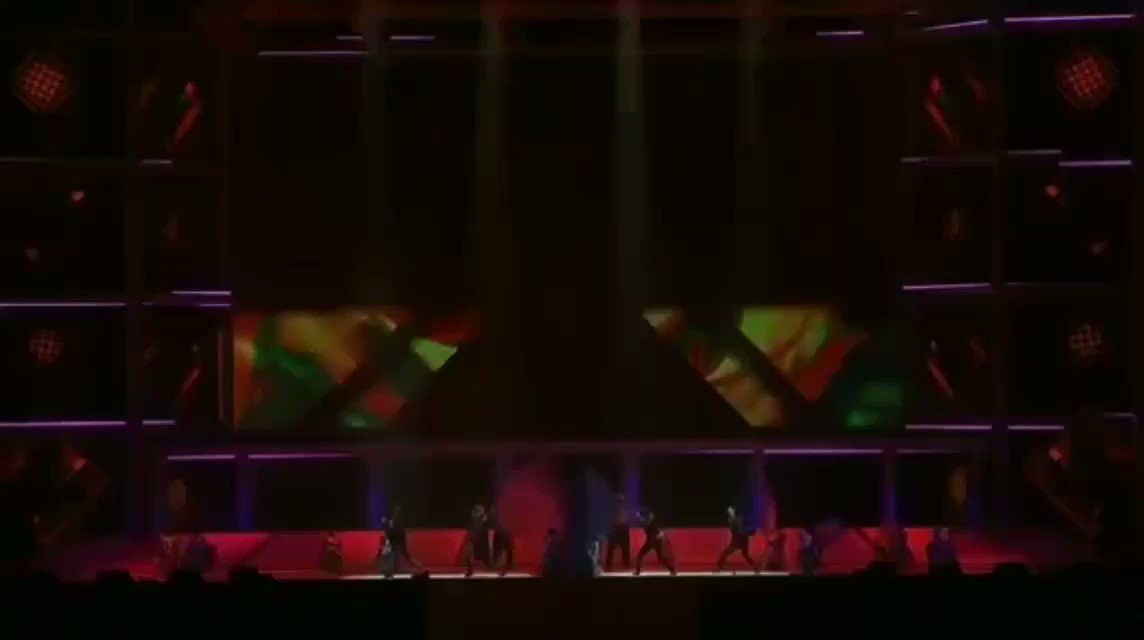 こあ Two To Tango のラップ好きなんだよな もうとにかく色々たまらない そして周りの4人のダンスも最高よね 振り付け 大野智 嵐 櫻井翔 ベイスト こあ Two To Tango のラップ好きなんだよな もうとにかく色々たまらない そして周りの4人のダンスも最高よね 振り付け 大野智 嵐 櫻井翔 ベイスト