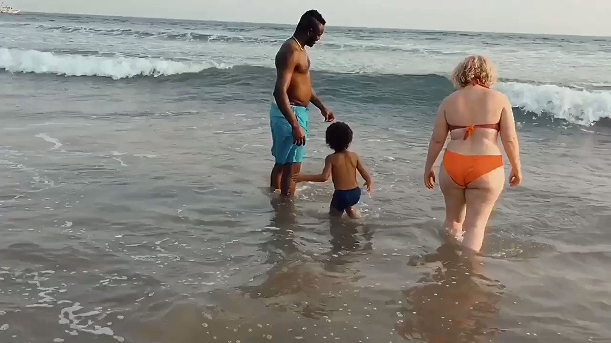 In this video I show u the nicest beach ever in Ghana , Tao on link for full video https://youtu.be/Jg4wuuubyGo #Messi #ghana #accra
