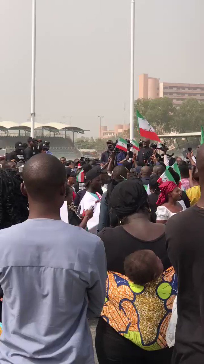 Myself and @Ezeakachidozie LIVE at PDP Protest ground☹️
Baba Buhari allow these people to LOOT now😕
Imo: PDP’s Secondus, Obi lead PDP protest in Abuja
Senator Enyinnaya Abaribe, Osita Chidoka among others dey here dey hungry🌝
PMB is an enemy of LOOTERS🌝
#SaveTheJudiciary