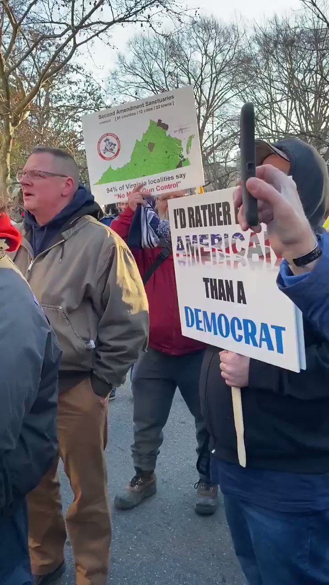 Patriotic 🇺🇸This amazing Crowd in VA sings the Star Spangled Banner look at the man holding the sign. I’d rather be an American than a Democrat.🤣Please Stay Safe & God Bless you all 🙏 This is the American I love! Raise your hand if you agree 🙋♀️
