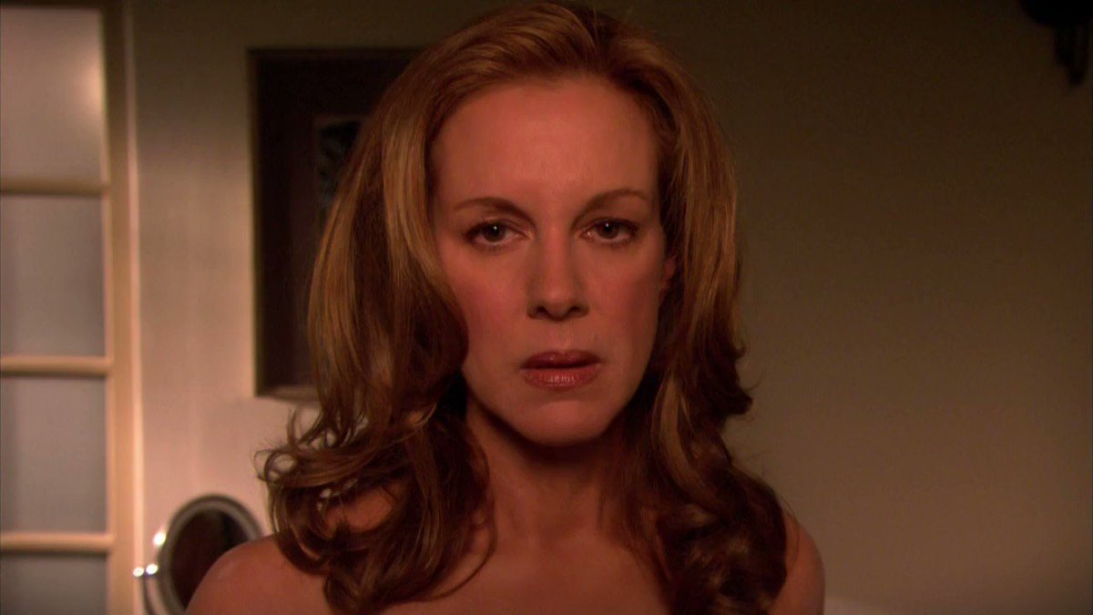 Elizabeth Perkins – Weeds S03E08 (2007) – Celeb Nudity