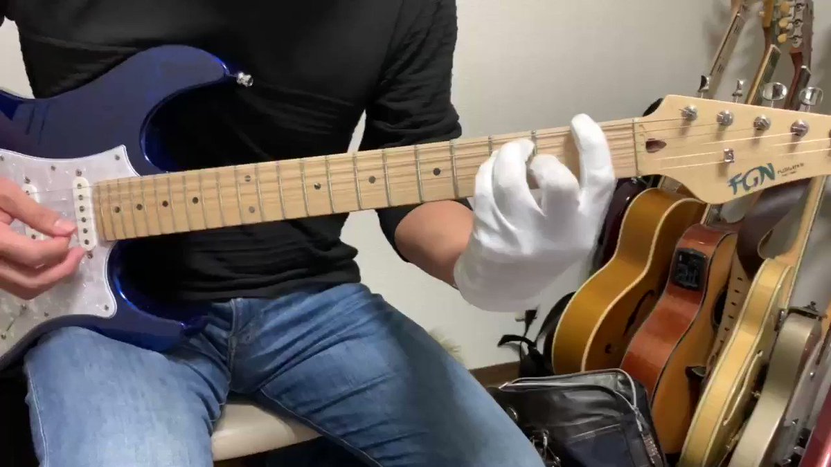 Takeda Ko Ichi 指先に切り傷ができた生徒さんが 傷が痛いから手袋着けてギター弾きはじめてワロタw でも普通に鳴るんすね ただ ギター始めたばかりの初心者は指痛いからって手袋着けて弾かないように T Co Cbk5tzthor Twitter