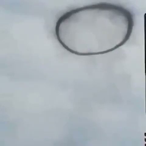 Strange black smoke ring filmed over Pakistan IFlJLr9rqSttvtQF?format=jpg&name=small