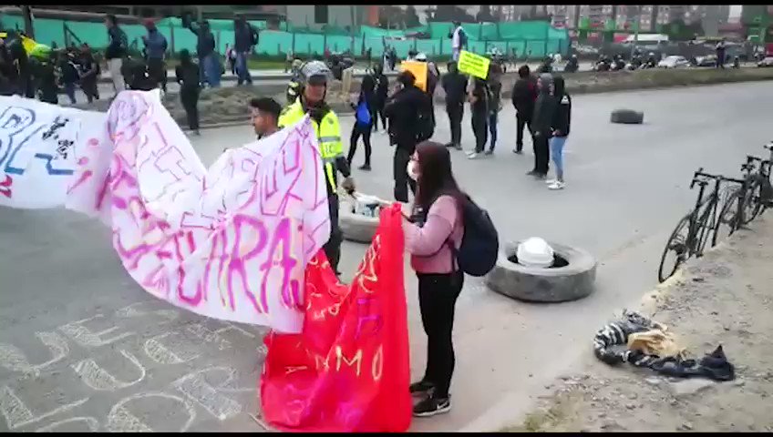 Nuestra imagen del día. El diálogo siempre será la mejor manera de dirimir las diferencias. #ManifestaciónPacífica #Diálogo
