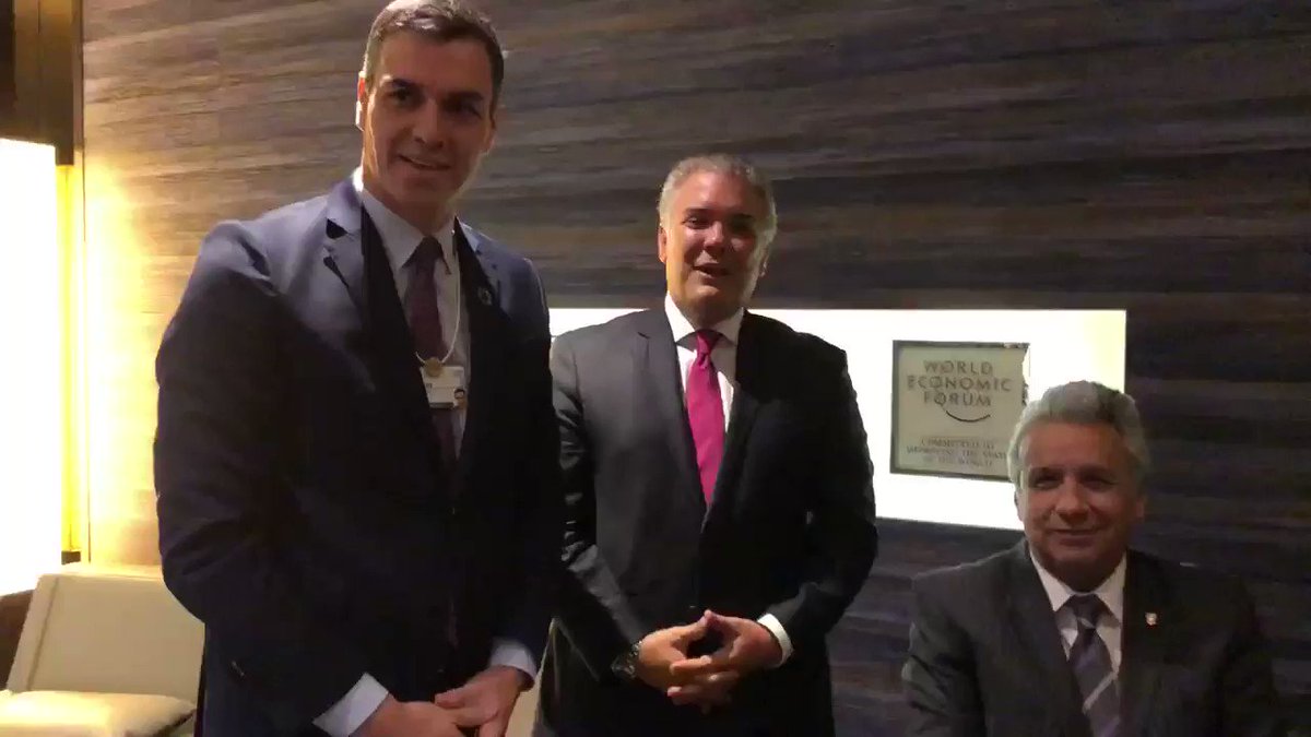 En #Davos nos reunimos con el Presidente del Gobierno de #España, Pedro Sánchez, y con el Presidente de #Ecuador, @Lenin Moreno. Hablamos de migración, de proyectos de desarrollo y fortalecimiento de los lazos entre nuestros países. Gracias por esos mensajes a #Colombia. #WEF2020