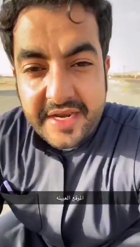 مواطن يوثق تضرر إطارات سيارته بسبب مسامير مهملة في الطريق من إحدى الحفريات بالعيينة. ( متداول)
