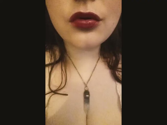 Juicy Lips Juicy Miss

 me for cam shows:
https://t.co/JRc0ulXoNw
Trade private texts with me:
https://t