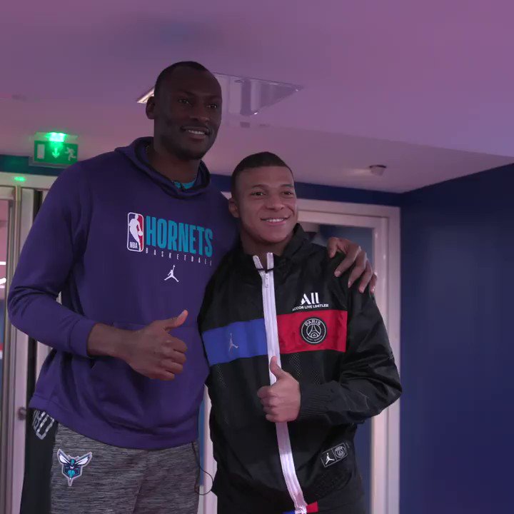 🏀x⚽️ Retour en images sur la rencontre @Hornets x @PSG_Inside!
@KMbappe, @NeymarJr, @MauroIcardi, @Nicolas88Batum , @bismackbiyombo & Marvin Williams étaient présents!
#NBAParis x #PSGxJordan