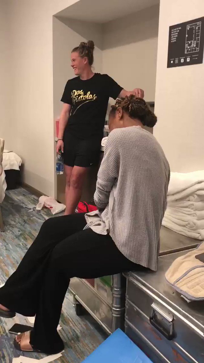 After hours in the training room 🎶
Please enjoy the musical talents of @julieertz, @AlyssaNaeher and @crysdunn_19.