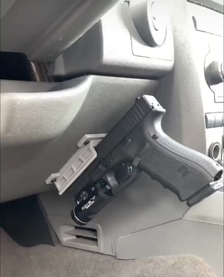 車からかっこよく銃を取り出せる！？ロマンを叶える商品があります