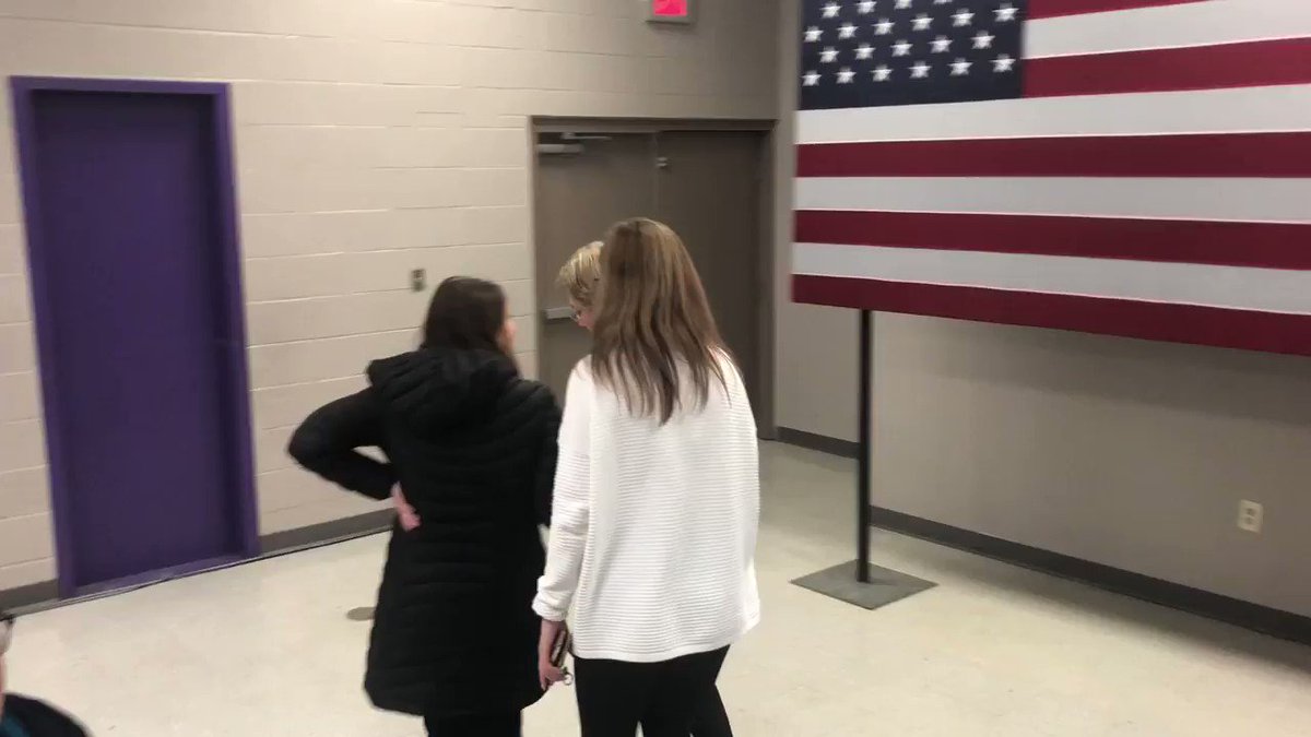Iowa Starting Line (@IAStartingLine) on Twitter photo 26/01/2020 13:54:44 Elizabeth Warren learns she’s been endorsed by the @DMRegister Elizabeth Warren learns she’s been endorsed by the @DMRegister