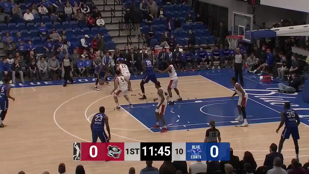 taking command in the victory | @xaviermunford
34 PTS | 8 3PM | 7 REB | 4 AST
@RhodyMBB ↗️ @blue_coats