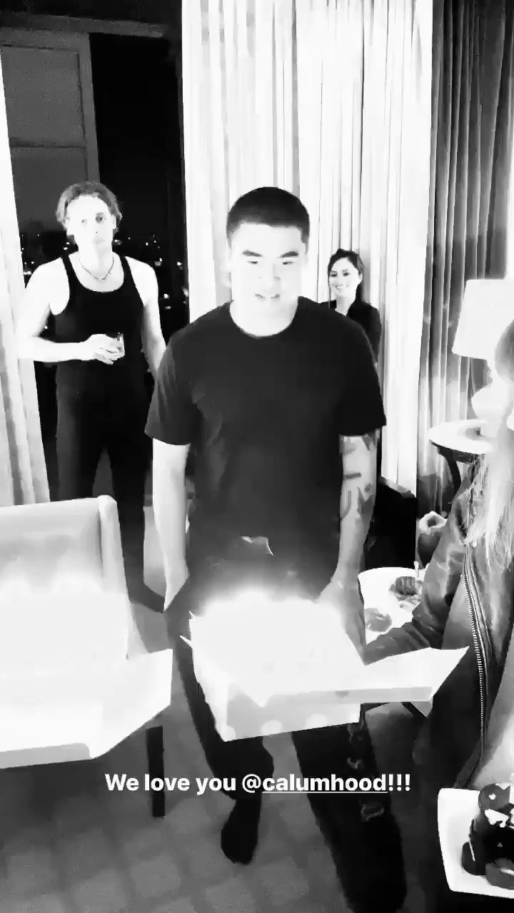 IT\S CALUM DAY! EVERYBODY SAY HAPPY BIRTHDAY CALUM HOOD

 