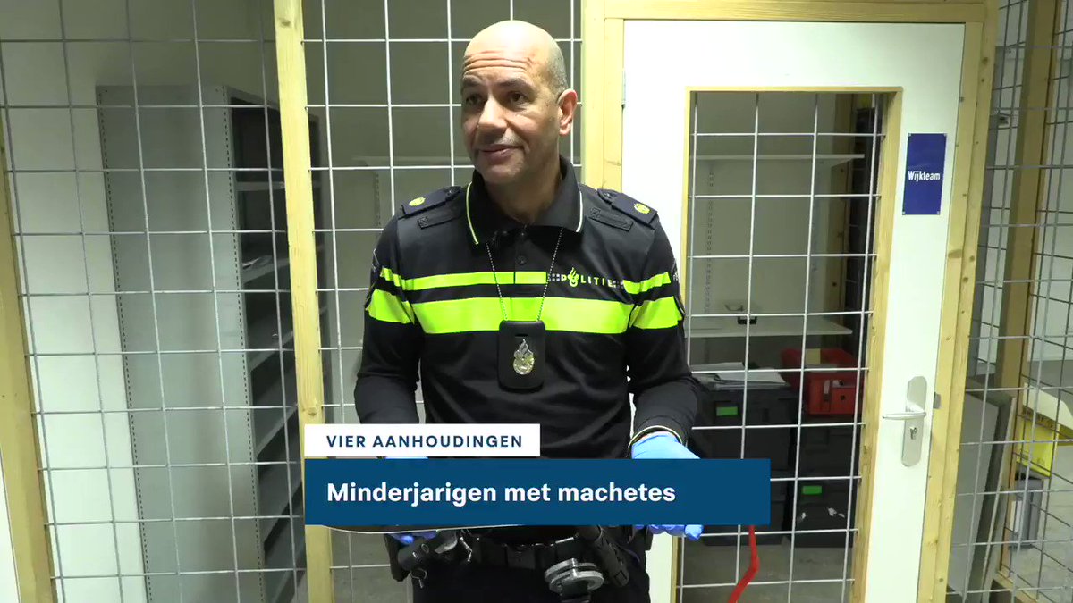 Met grote messen op straat rondlopen kan verkeerd aflopen.