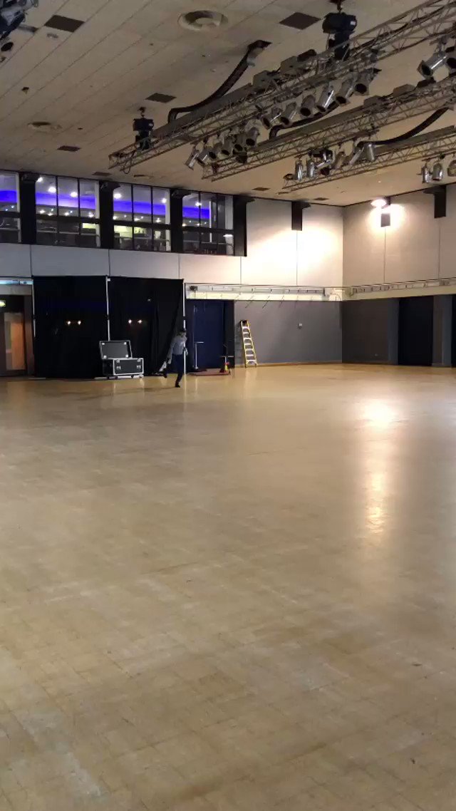 Razorlight (@Razorlight) on Twitter photo 2020-01-28 18:42:58 @bbctms warming up for our Brighton show tonight. New Drummer Mat Hector smashing Borrells dodgy bowling all over the park. @bbctms warming up for our Brighton show tonight. New Drummer Mat Hector smashing Borrells dodgy bowling all over the park.