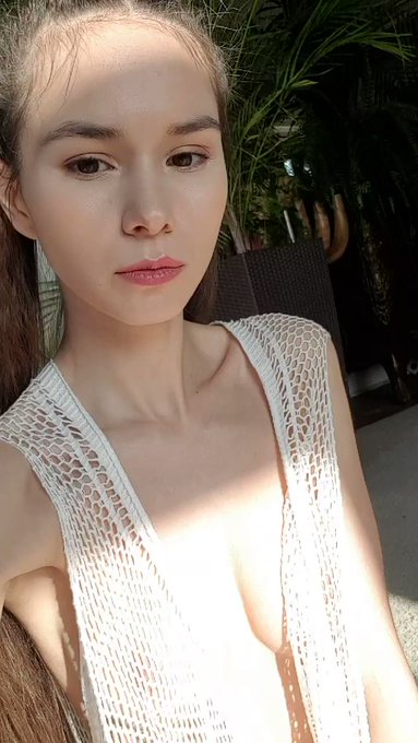 Shiny Leona Mia in the morning 💖💖💖 https://t.co/AIZsRxLuUp