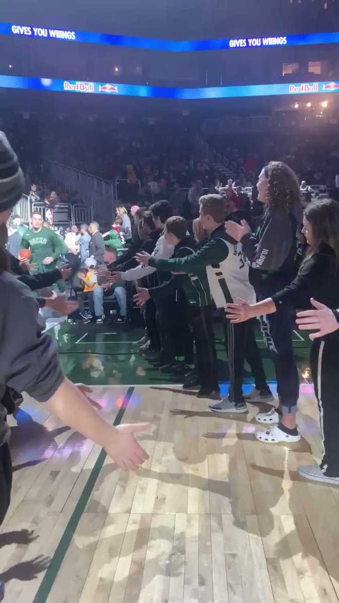 Milwaukee Bucks @Bucks
