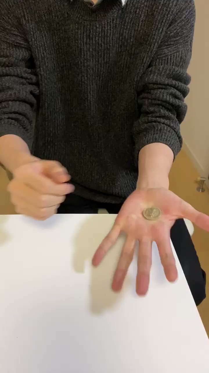 シャークんさんがマジックを披露 華麗な手さばきです 話題の画像プラス シャークんさんがマジックを披露 華麗な手さばきです 話題の画像プラス