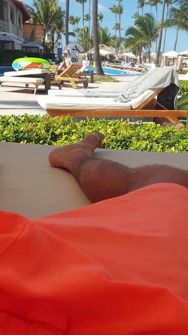 Qui c'est qui prend des risque &eacute;norme de se faire &eacute;jecter de l'h&ocirc;tel pour vous mes cheris mes fans ?