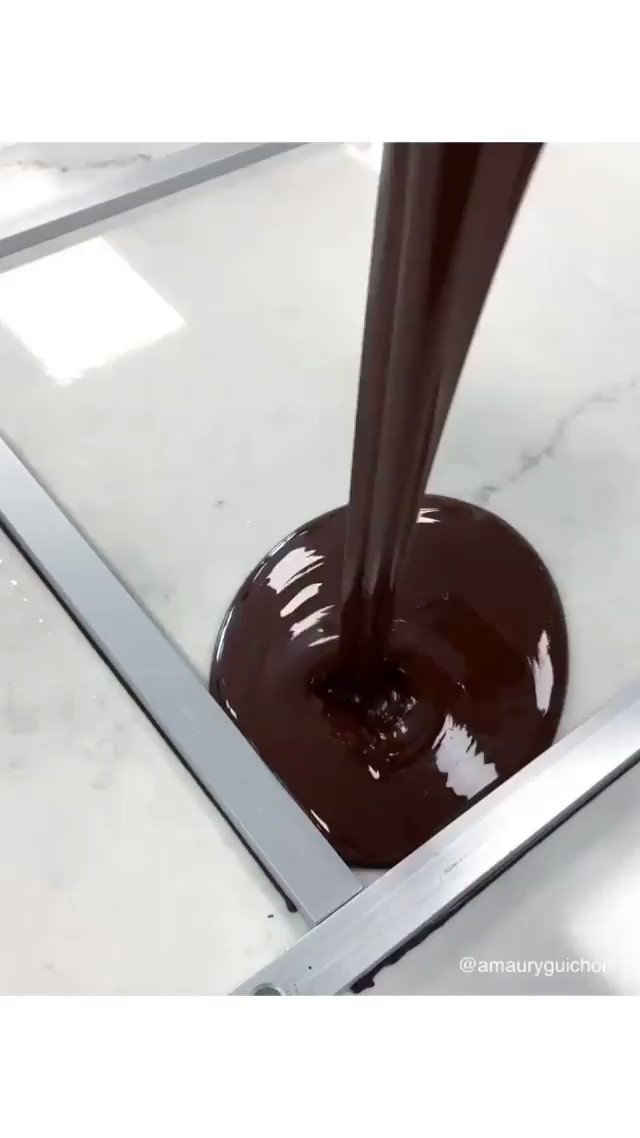 チョコだけで作られている鳥籠！中に入ってみたいかも