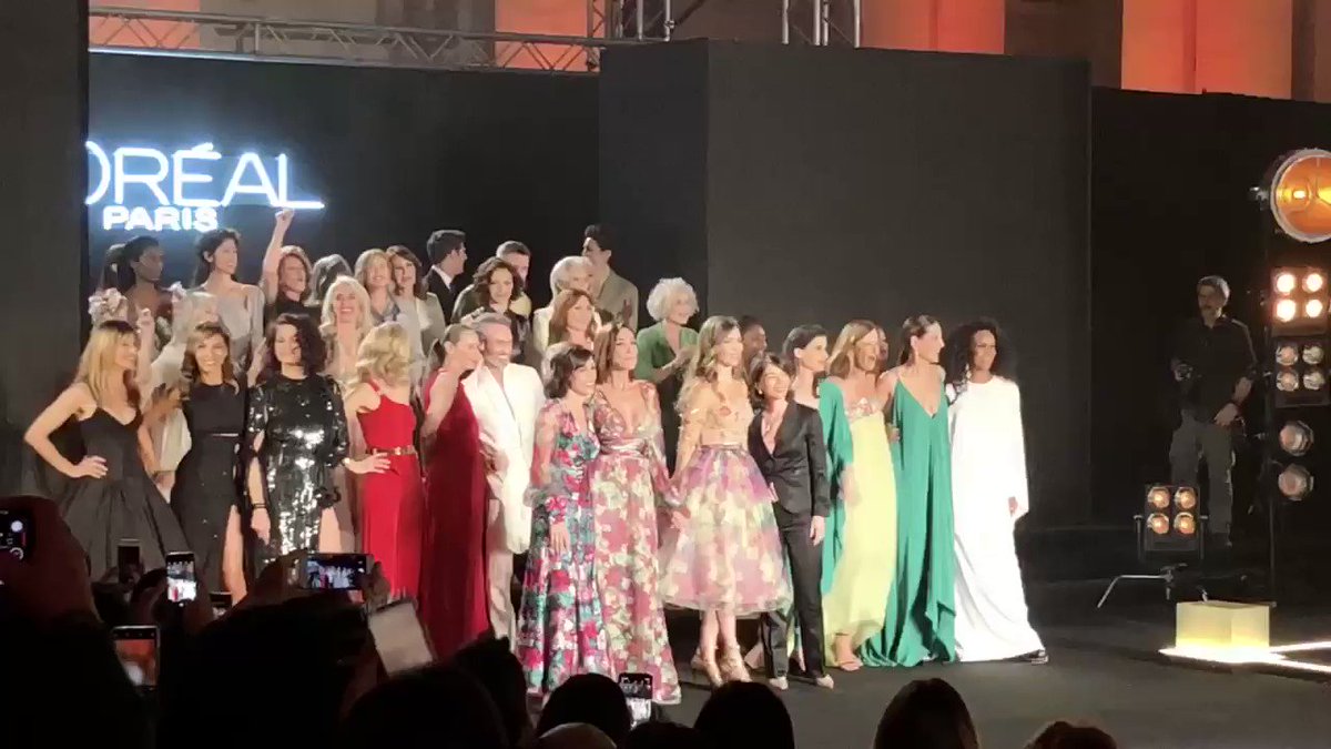 Con este ambientazo termina el Desfile #MiEdadPerfecta. ¿No crees que la edad es una cuestión de actitud? 👏🏽👏🏽
#MBFWMadrid #PORQUETODOSLOVALEMOS