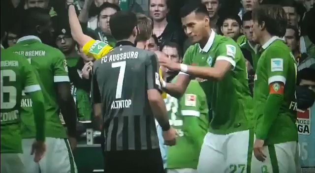 "Árbitro, rectifica. Debe sacar mi rival".¿Qué implica el uso del "VAR DE LA HONESTIDAD"?1. Reconocer la dignidad propia, del rival y del árbitro.2. Reconocer la grandeza de deportividad y justicia.¿Cómo es posible que no se fomente? Hagamos que los niños crezcan en esto.