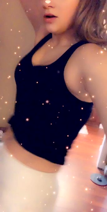 My Saturday’s consist of mimosas and dancing ?? https://t.co/k116wGS4Wf