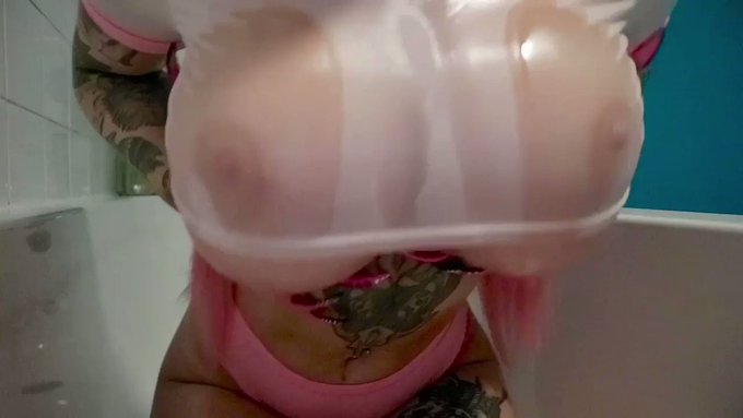 Bimbo dripping in oil ? only on https://t.co/bNv8Atw77S https://t.co/N0mfLuWZXD