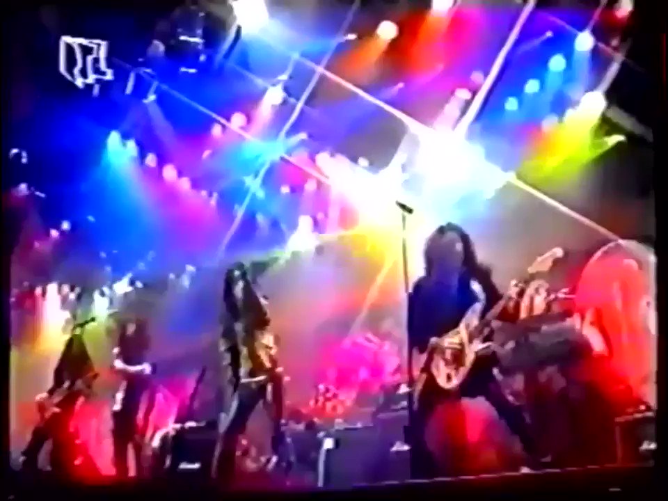 Alice Cooper - Love s A Loaded Gun (TV Performance 91)

Happy Birthday to the Coop   