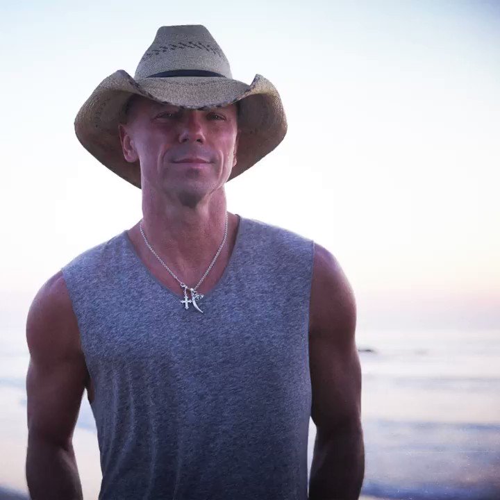 Kenny chesney is not gay