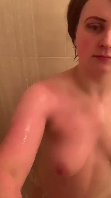 The Shy Belle Elle’s pics and videos