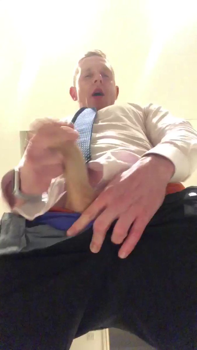 When you’re stuck at work and a hot delivery guy comes in, be a waste of a good hard on. Thick sticky cum that people choke on.. who wants a taste cause I’ve gotta stop eating it #cum #suit #twittergay #gay #cock #wank #spunk #chav https://t.co/avwFjQ7RHS
