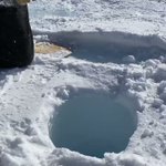 穴の奥底から攻撃してる？南極に掘られた穴に氷の塊を落とした!