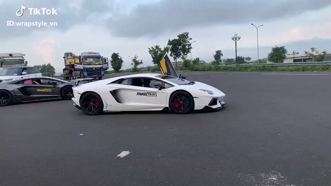 A fleet of @FakeTaxi supercars! 🤯🚕 https://t.co/QDrZeLu0Mi