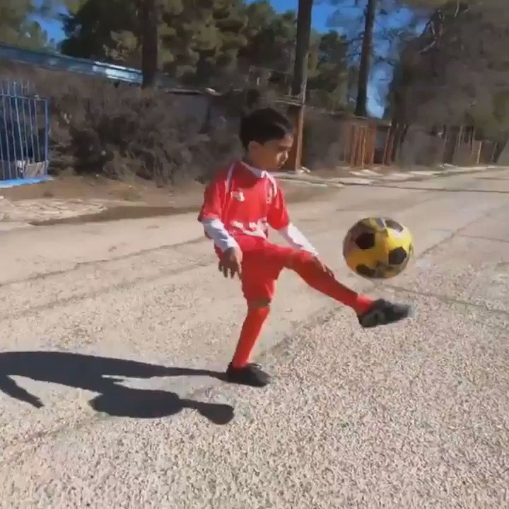 7-year-old Iranian #football sensation bends it like Mo Salah
#Iran #Sports https://t.co/WTgZhyx3Ip