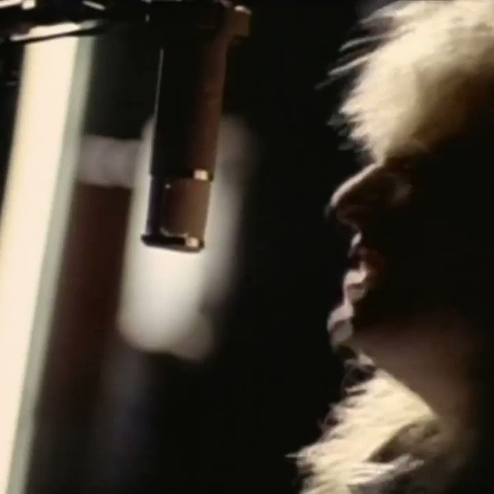 It's bringing me to my knees
love lives, love dies
It's no surprise
Love begs, love pleads
It's what I need….
#SaturdaySounds - Valentine's edition....