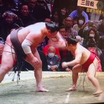 白鵬と炎鵬が相撲をとった結果？炎鵬が勝った!