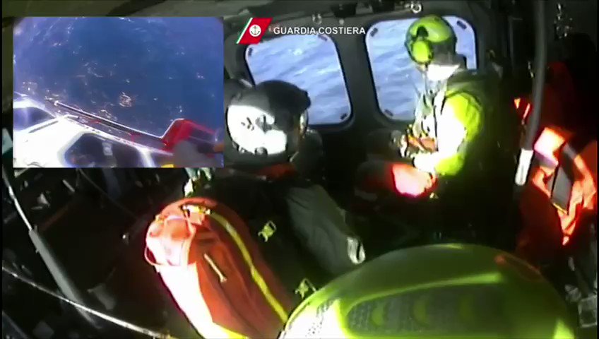 #5febbraio la #GuardiaCostiera #Cagliari ha effettuato un'evacuazione medica su una motonave in navigazione a 30 miglia a sud di #SantAntioco. L'elicottero Nemo15 - 4° Sezione Volo Elicotteri #Decimomannu ha intercettato la nave e soccorso 2 marittimi gravemente infortunati#SAR