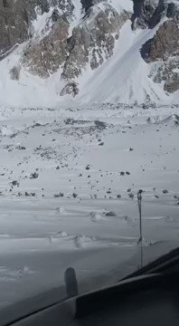 #PakistanArmy Aviation pilots rescued two foreign mountain climbers, Mr. Donald Allen Bowie (USA) and Ms. Lotta Henriikka Nakyva (Finland) from Broad Peak, #Baltoro Glacier.